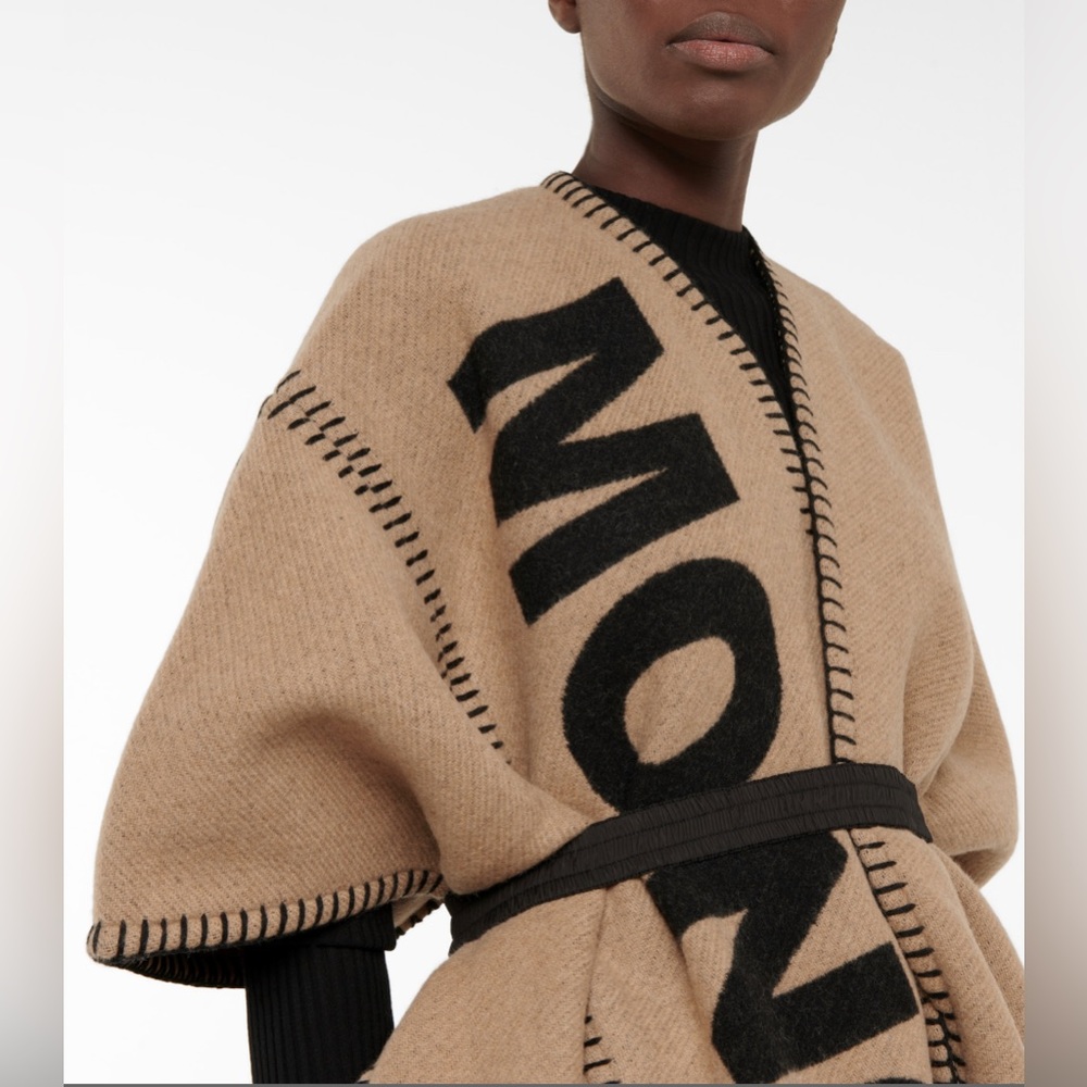 ❌SOLD❌ MONCLER
Wool-blend poncho
One size fits all With tan belt - Picture 6 of 11